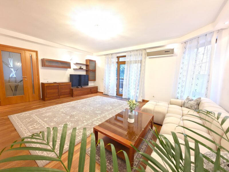 Baneasa vila P+1+M 6 camere curte 550mp, Garlei-Dobrogeanu Gherea comision 0%